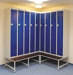 Lockers met geïntegreerde zitbank