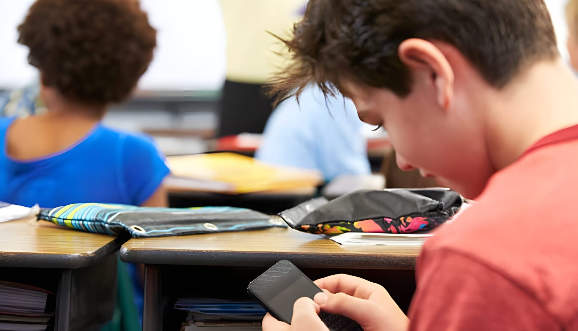 Aprendizaje sin distracciones: taquillas para regular el uso del móvil en las aulas