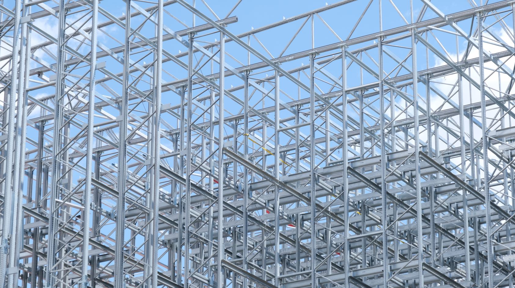 Almacén con estanterías galvanizadas I POLYPAL Storage Systems