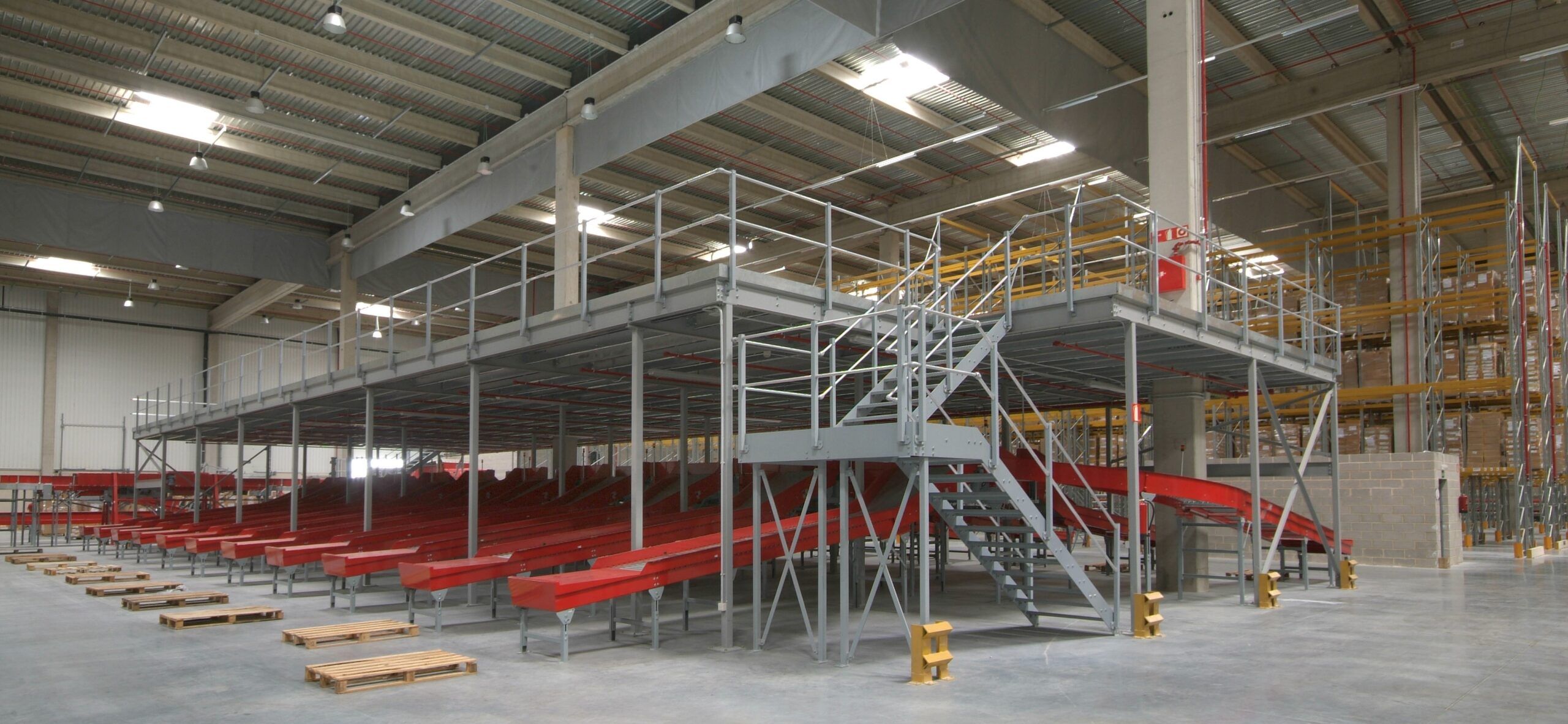 Entreplantas sobre columnas I POLYPAL Storage Systems